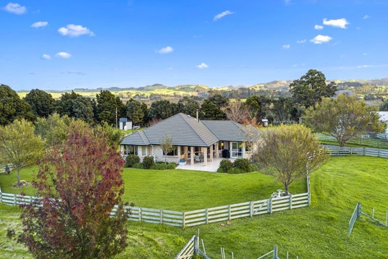 Photo of property in 68d Tuparekura Road, South Head, Helensville, 0874