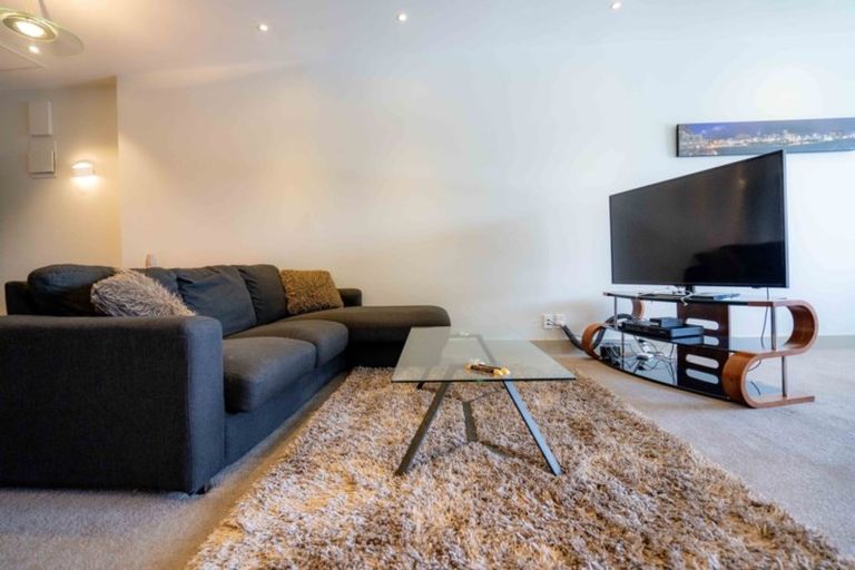 Photo of property in Stadium Garden Flats, 401/107 Thorndon Quay, Pipitea, Wellington, 6011