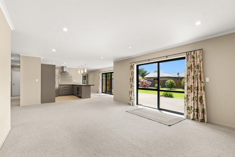 Photo of property in 77 Reading Street, Greytown, 5712