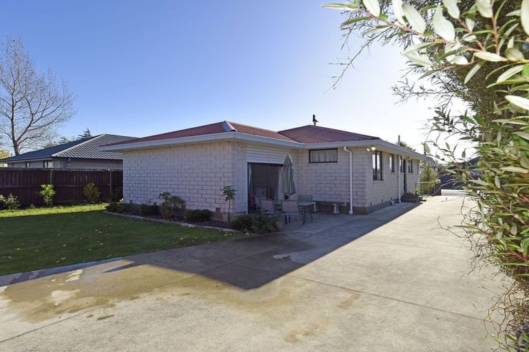 Photo of property in 23 Roberts Road, Hei Hei, Christchurch, 8042
