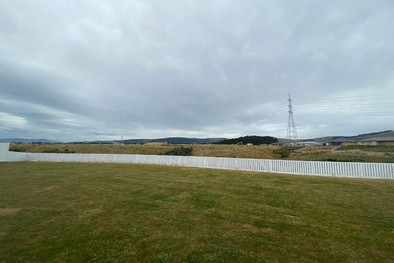 Photo of property in 48 Sardinia Grove, Fitzherbert, Palmerston North, 4410