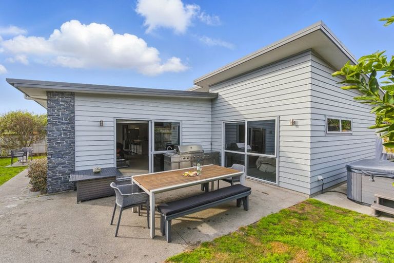 Photo of property in 48 Kotuku Drive, Paraparaumu Beach, Paraparaumu, 5032
