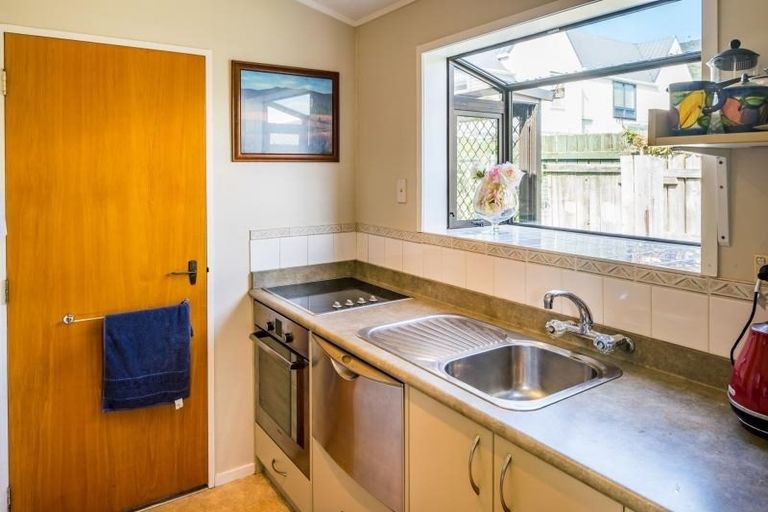 Photo of property in 3a Pukatea Street, Eastbourne, Lower Hutt, 5013