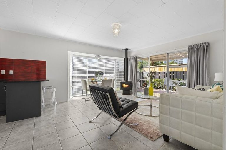 Photo of property in 1/83 Centreway Road, Orewa, 0931