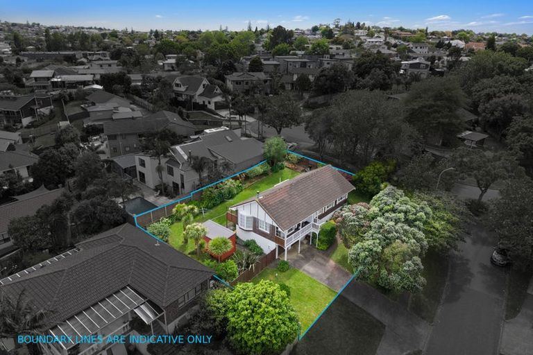Photo of property in 70 Kurnell Drive, Botany Downs, Auckland, 2010