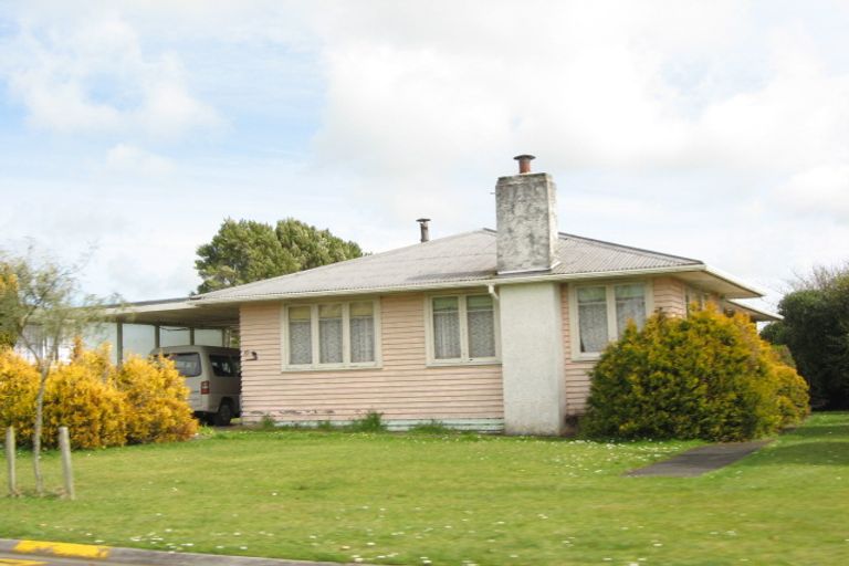 Photo of property in 10 Nikau Street, Inglewood, 4330