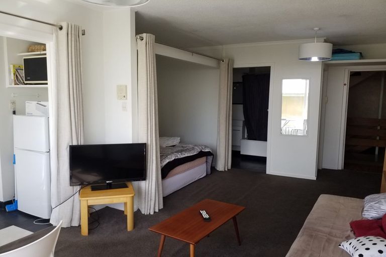 Photo of property in Churchill Flats, 213 The Terrace, Wellington Central, Wellington, 6011