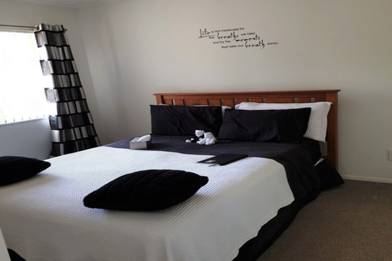 Photo of property in 11a Dawn Place, Waiuku, 2123