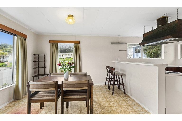 Photo of property in 64 Huanui Street, Ranui, Porirua, 5024