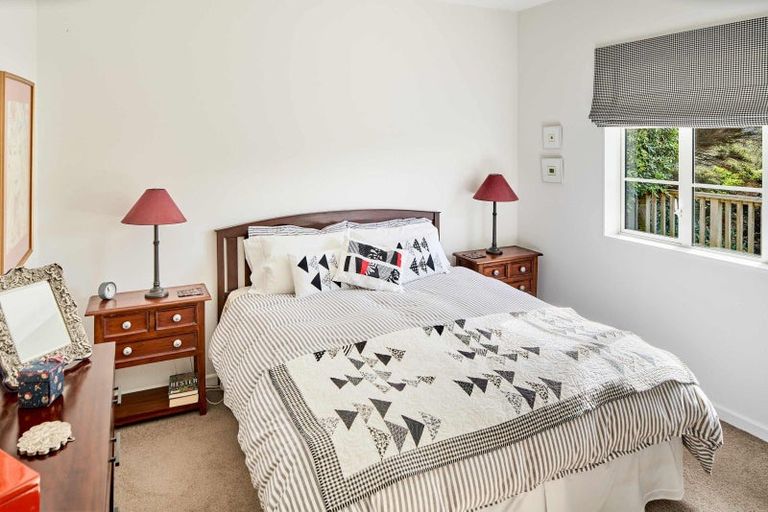 Photo of property in 21 Pendennis Point, Camborne, Porirua, 5026