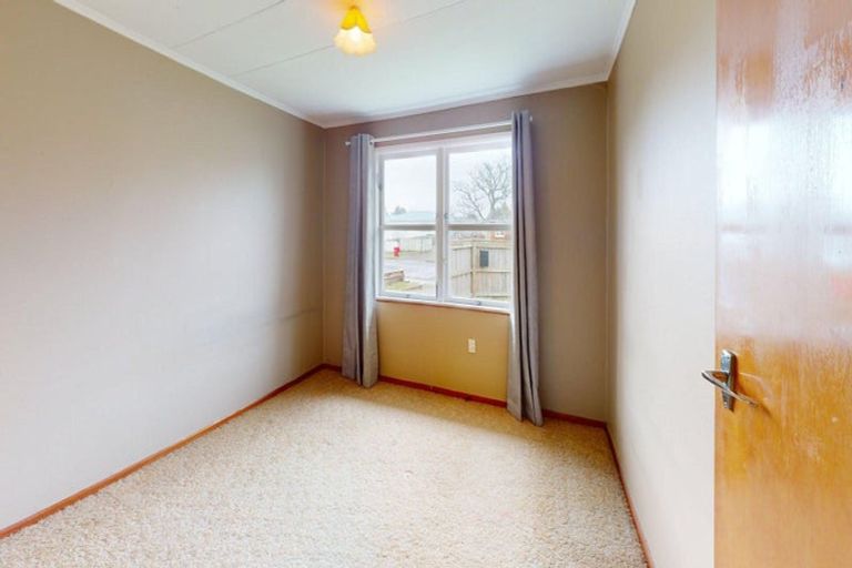 Photo of property in 22 Ellesmere Crescent, Highbury, Palmerston North, 4412