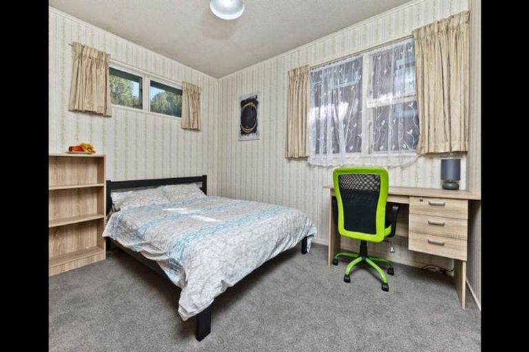 Photo of property in 1/28 Sequoia Place, Sunnynook, Auckland, 0620