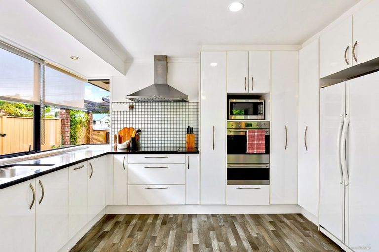 Photo of property in 25 Glenvar Road, Torbay, Auckland, 0630