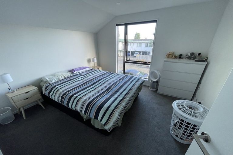 Photo of property in 2/19 Brockworth Place, Riccarton, Christchurch, 8011