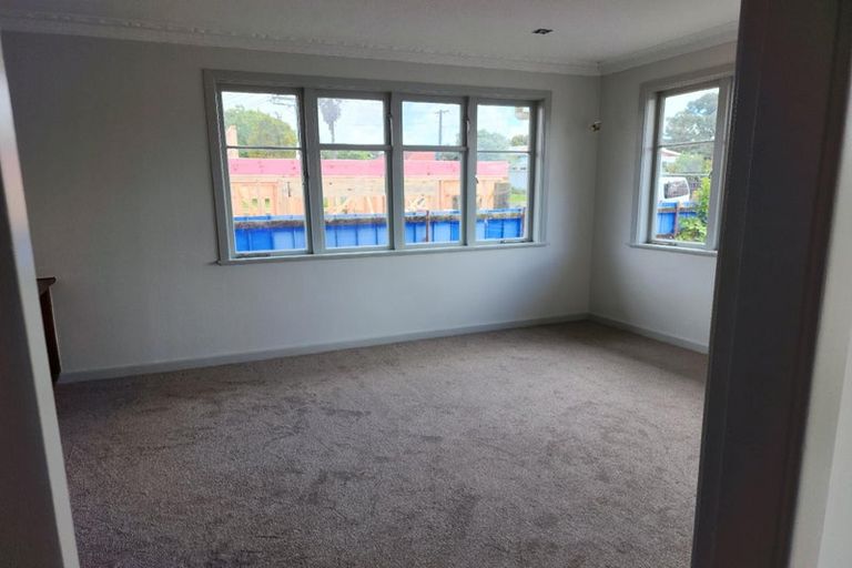 Photo of property in 32 Fruitvale Road, New Lynn, Auckland, 0600