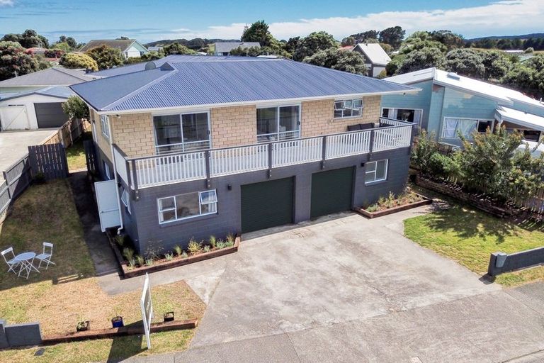 Photo of property in 6a-b Simcox Street, Otaki Beach, Otaki, 5512