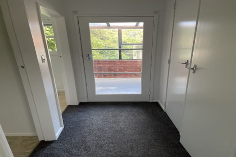 Photo of property in 6 Churton Drive, Churton Park, Wellington, 6037