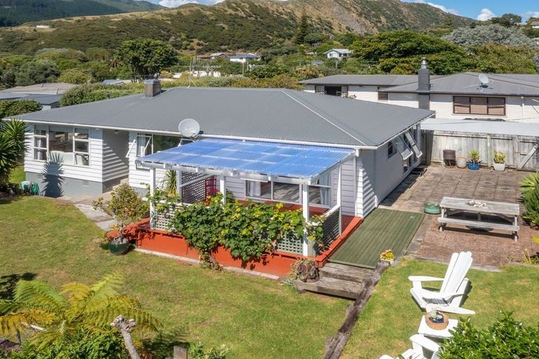 Photo of property in 4 Clarkes Crescent, Paekakariki, 5034