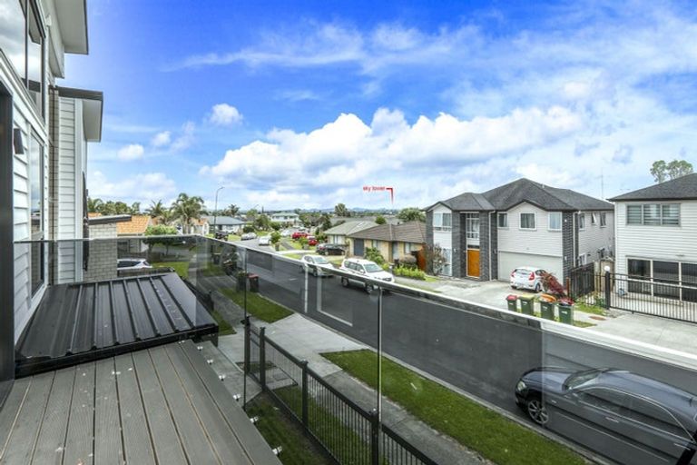 Photo of property in 32 Cooladawson Drive, Flat Bush, Auckland, 2019