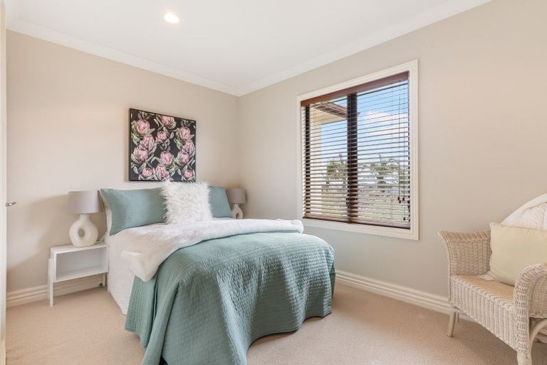 Photo of property in 11 Dunvegan Rise, East Tamaki Heights, Auckland, 2016