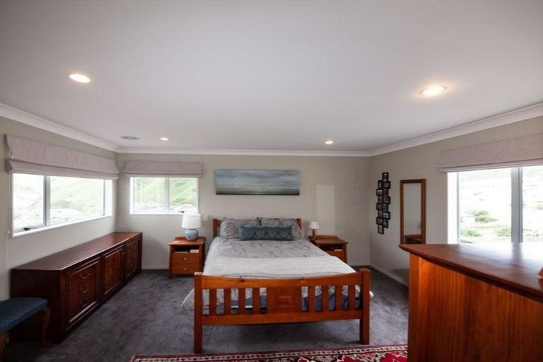 Photo of property in 10 Didsbury Grove, Churton Park, Wellington, 6037