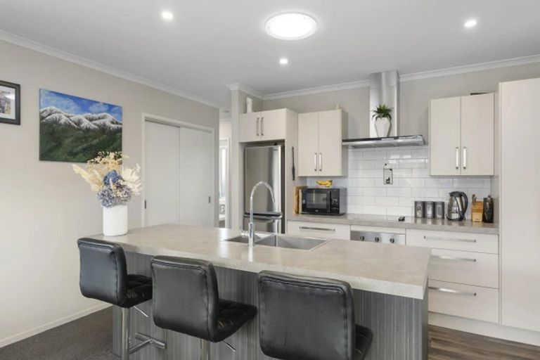 Photo of property in 30 Shillingford Boulevard, Rolleston, 7615