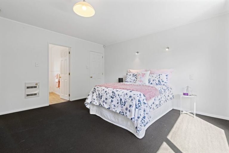 Photo of property in 1/16 Dalmahoy Place, Wattle Downs, Auckland, 2103