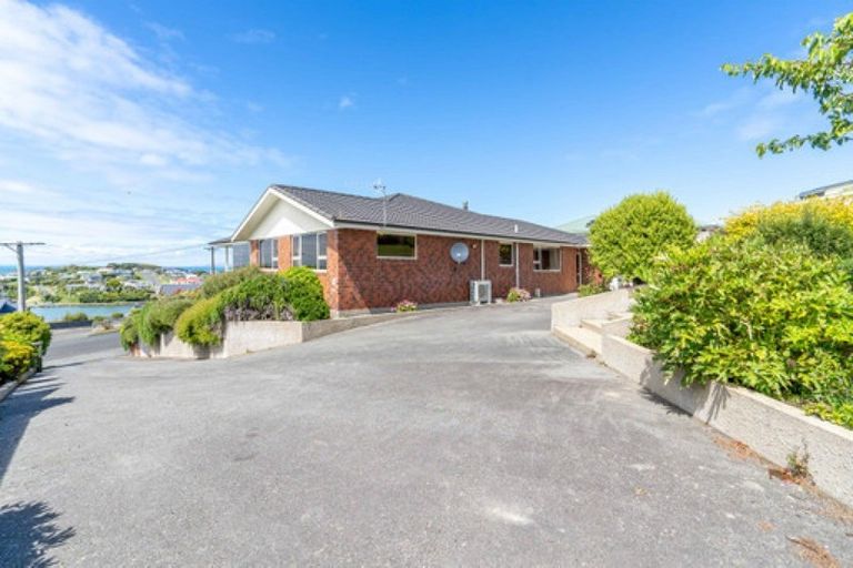 Photo of property in 12 Osborne Street, Riverton/aparima, Riverton, 9822