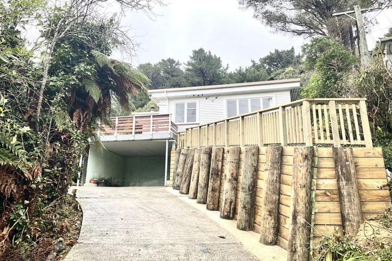 Photo of property in 136 Wyndham Road, Pinehaven, Upper Hutt, 5019