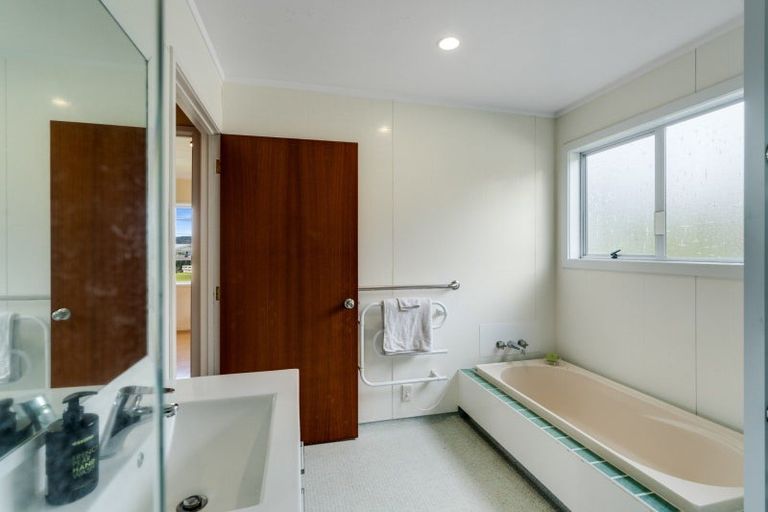 Photo of property in 137 Patuwai Drive, Whangamata, 3620