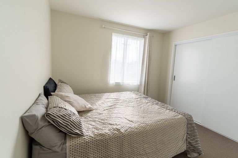 Photo of property in 11 Stitchbird Crescent, Papakura, 2110