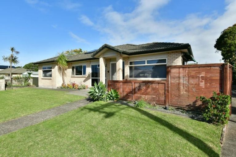 Photo of property in 10 Centreway Road, Orewa, 0931