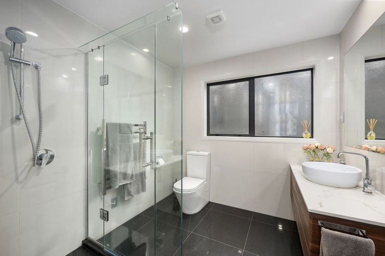 Photo of property in 104c Lake Road, Belmont, Auckland, 0622