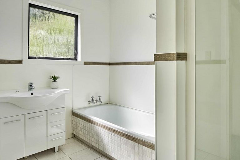 Photo of property in 27 Eskdale Road, Papakowhai, Porirua, 5024