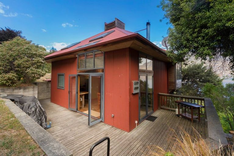 Photo of property in 10 Mckerrow Place, Sunshine Bay, Queenstown, 9300