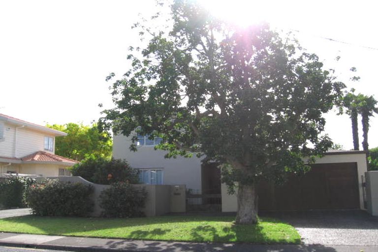 Photo of property in 1/4 Frieston Road, Milford, Auckland, 0620