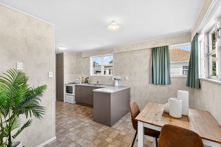 Photo of property in 4 Russell Road, Marewa, Napier, 4110