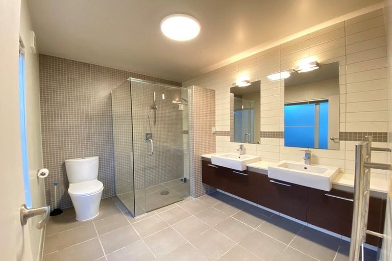 Photo of property in 3 Harrowglen Drive, Northcross, Auckland, 0632