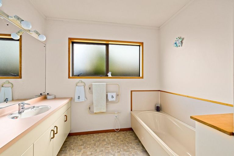 Photo of property in 1a Kauri Crescent, Snells Beach, 0920