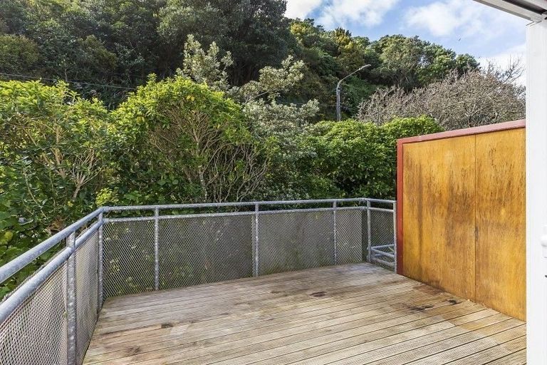 Photo of property in 2/2 Onslow Road, Khandallah, Wellington, 6035