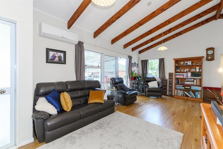 Photo of property in 1/21 Captain Scott Road, Glen Eden, Auckland, 0602