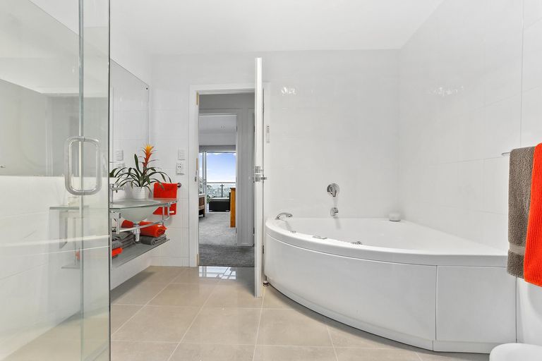 Photo of property in 39 Tawini Road, Titirangi, Auckland, 0604