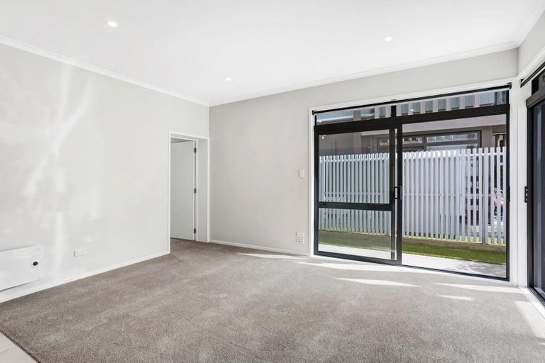 Photo of property in 22 Mollusc Road, Hobsonville, Auckland, 0616