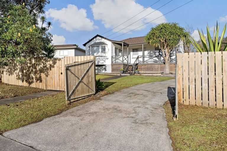 Photo of property in 6 Hotspur Place, Bayview, Auckland, 0629
