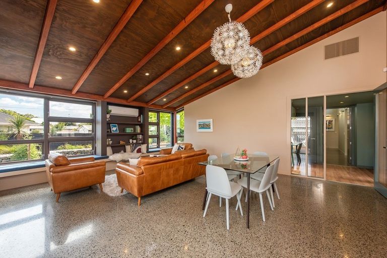 Photo of property in 6 Rahana Way, Waikanae, 5036