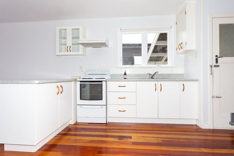 Photo of property in 19 Great North Road, Saint Johns Hill, Whanganui, 4501