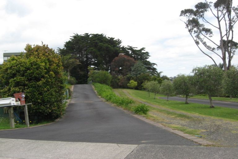 Photo of property in 28 Tindalls Bay Road, Tindalls Beach, Whangaparaoa, 0930