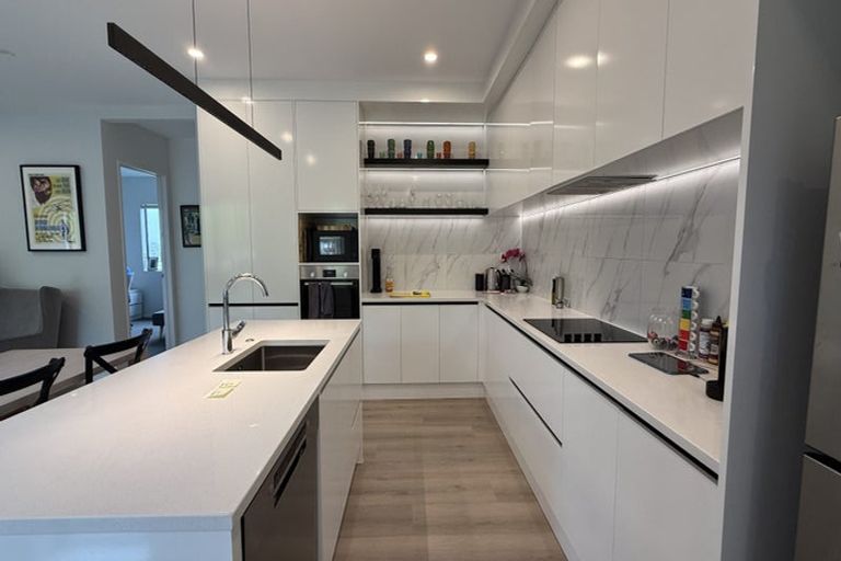 Photo of property in 6 Whenuateitei Crescent, Stanmore Bay, Whangaparaoa, 0932