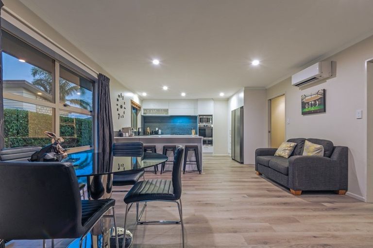 Photo of property in 6 Orlando Way, Kelvin Grove, Palmerston North, 4414