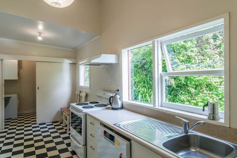 Photo of property in 171 Glenmore Street, Kelburn, Wellington, 6012